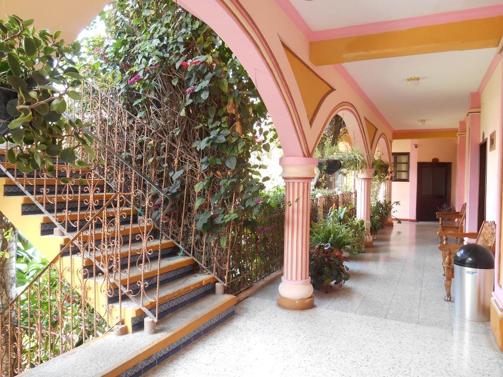 Hotel El Chaparral Panajachel Buitenkant foto