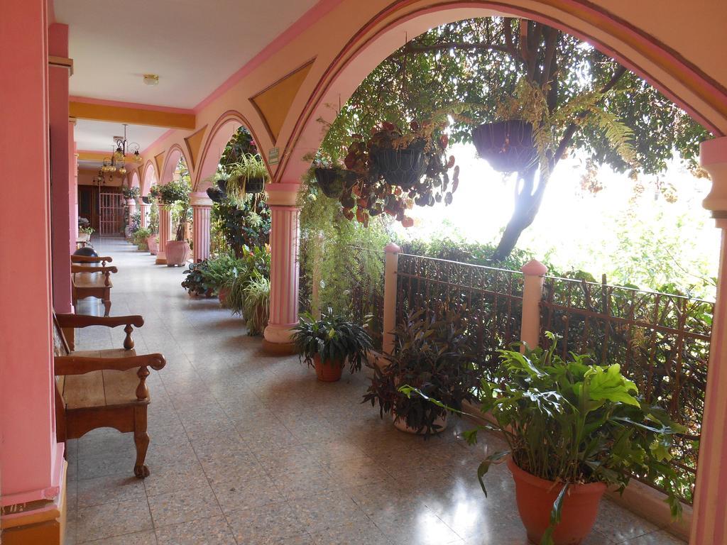 Hotel El Chaparral Panajachel Buitenkant foto