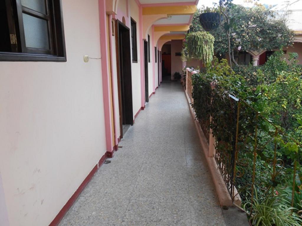 Hotel El Chaparral Panajachel Buitenkant foto